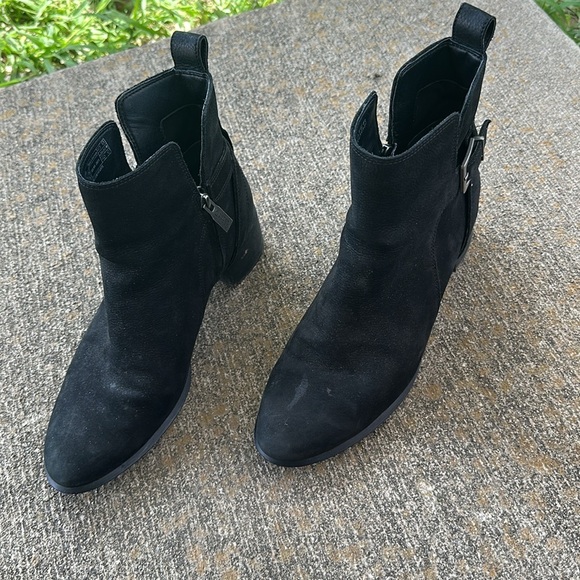 Vionic Women’s Black Booties size 9.5 - Picture 2 of 5